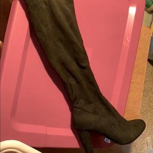 Long heeled boots